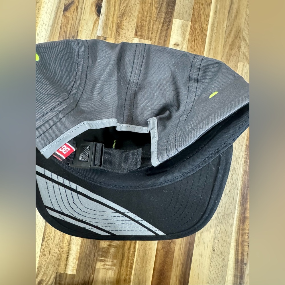 New Era DC Shoes Reflective Camp Hat - Picture 5 of 5